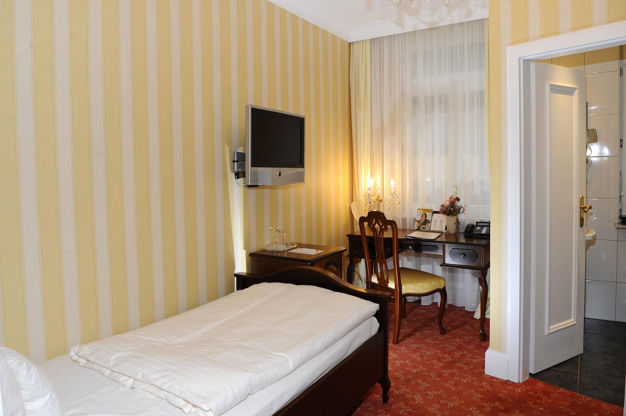 Heliopark Bad Hotel Zum Hirsch Baden-Baden Exterior photo