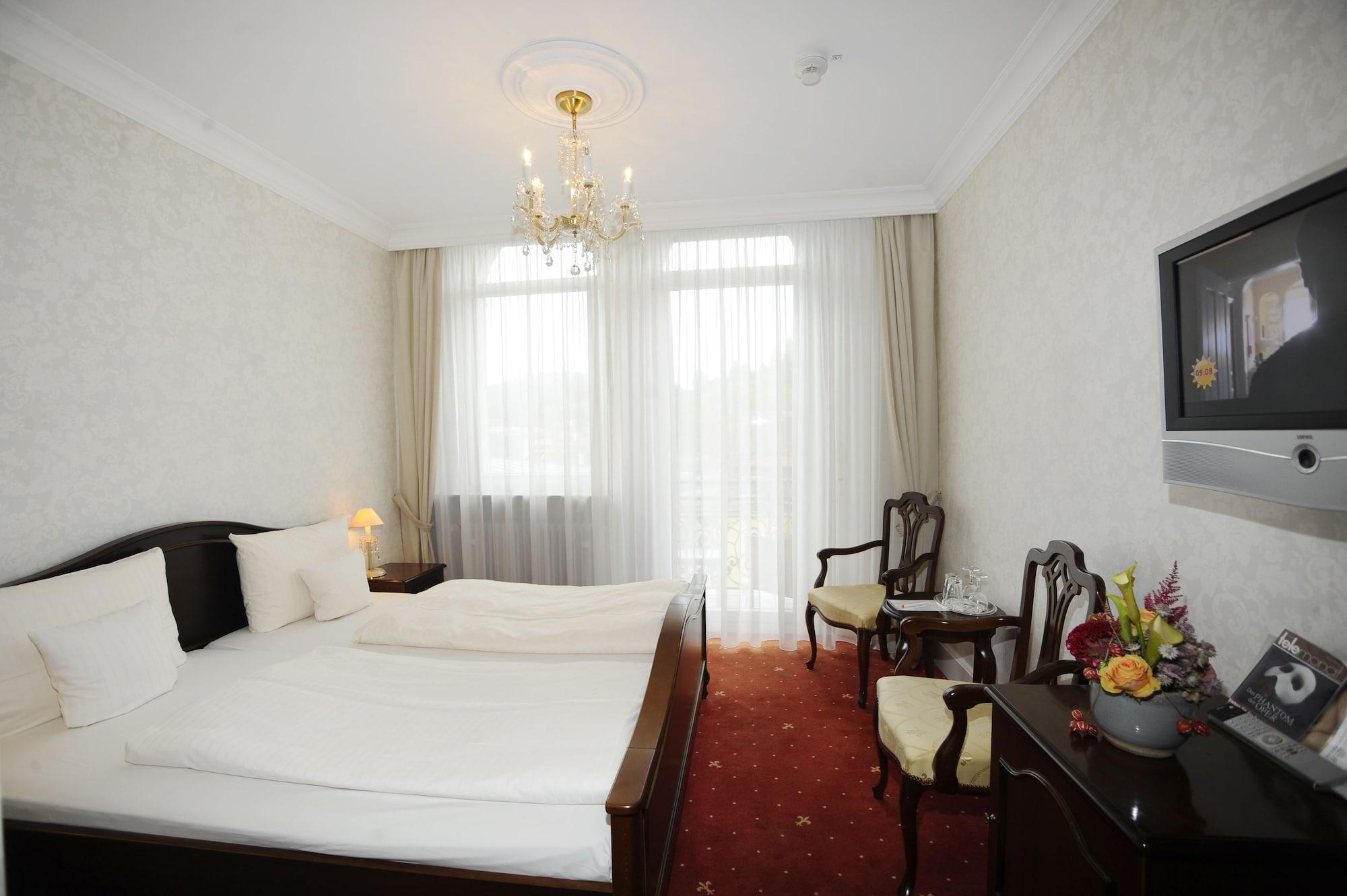 Heliopark Bad Hotel Zum Hirsch Baden-Baden Exterior photo
