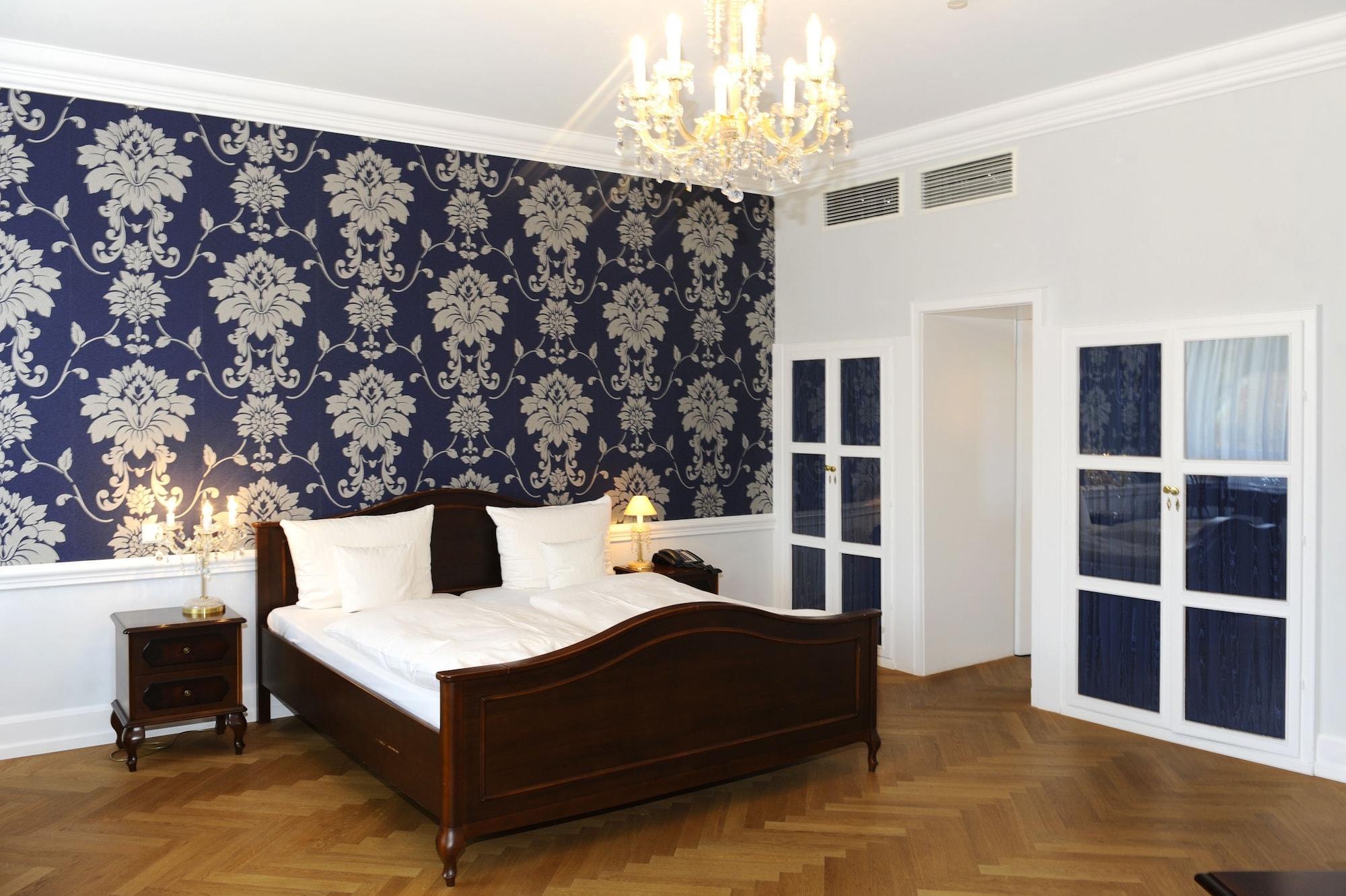 Heliopark Bad Hotel Zum Hirsch Baden-Baden Exterior photo